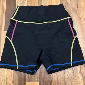 Buffbunny Wave Short- Black Multi